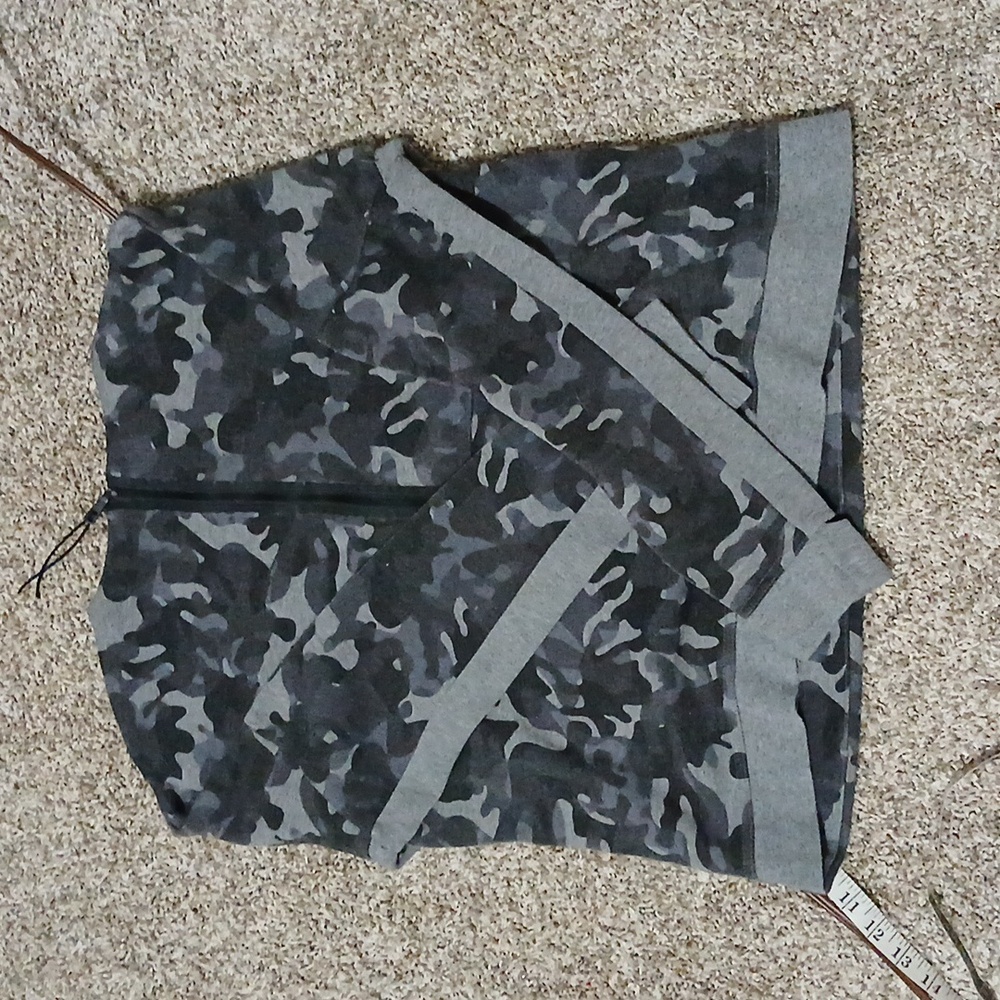Nike - Picture 2 of 4